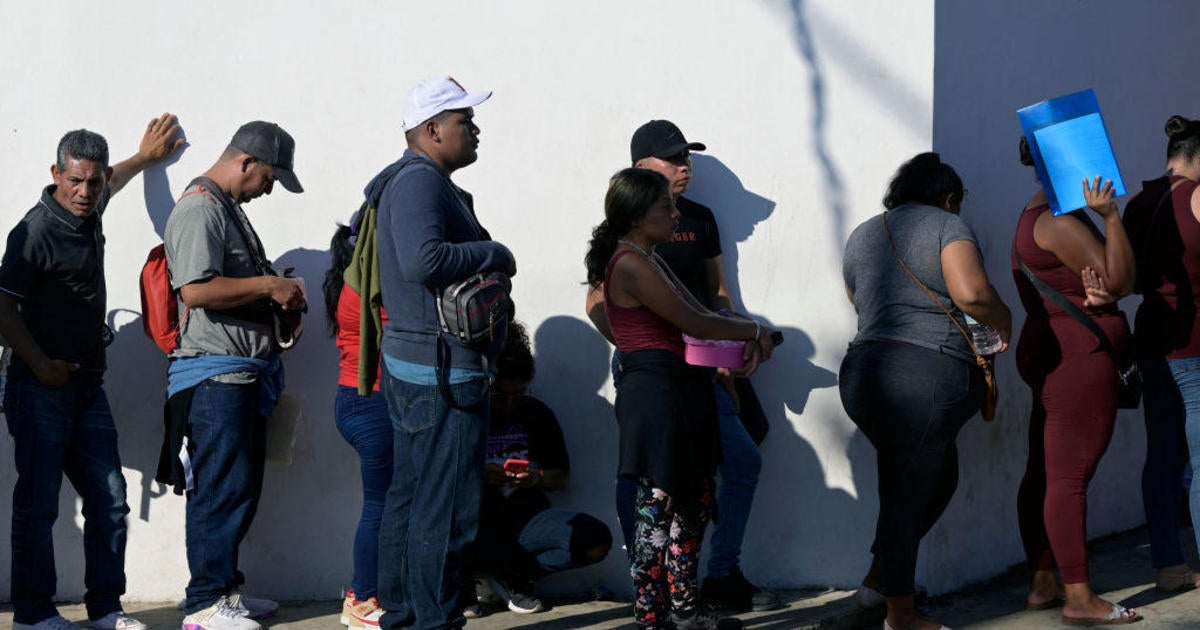 Trump considers reaching an asylum agreement with Salvador to expel immigration there