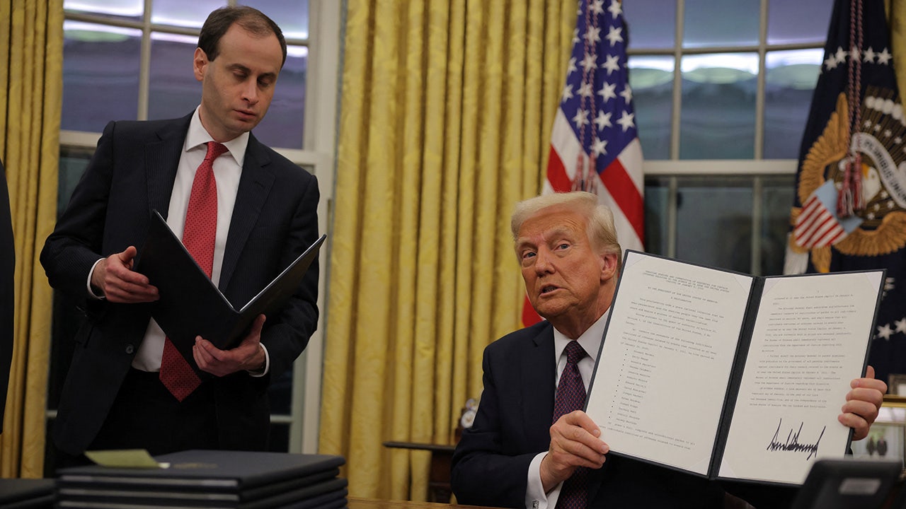 Trump pardons nearly all January 6 defendants on Inauguration Day