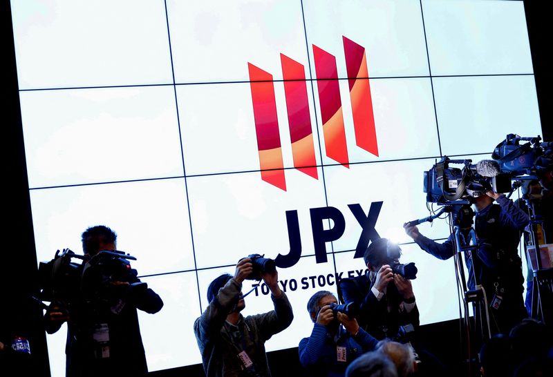 Trump's tariff warning hits dollar, lifts stocks