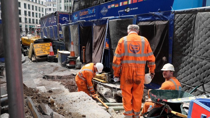 UK contacts potential managers of Thames Water
