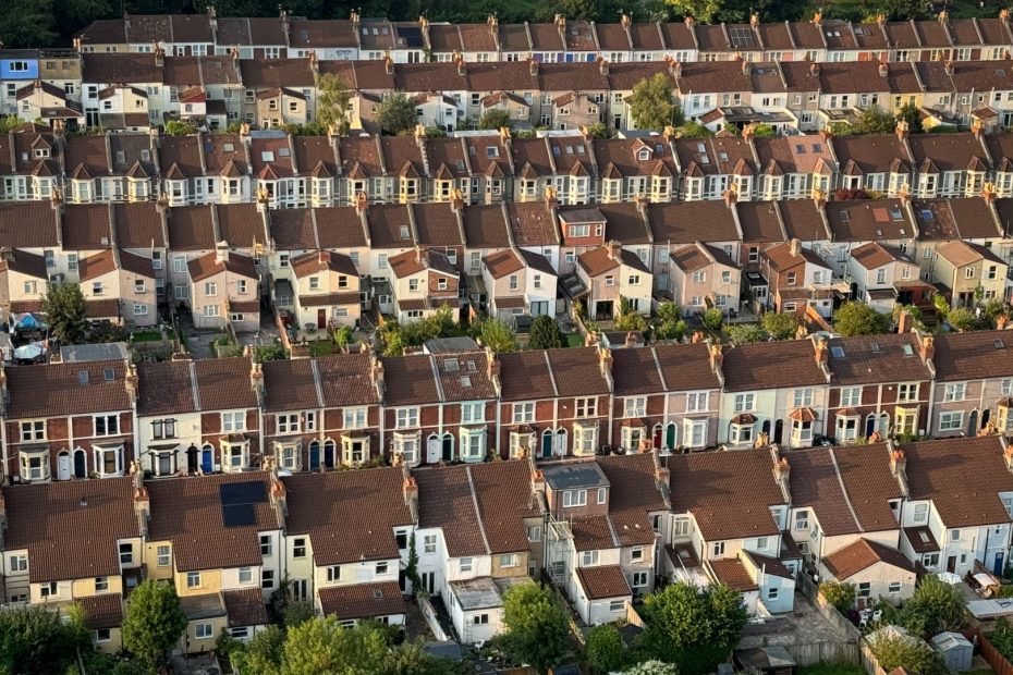 UK homeowners brace for higher mortgages as borrowing costs soar
