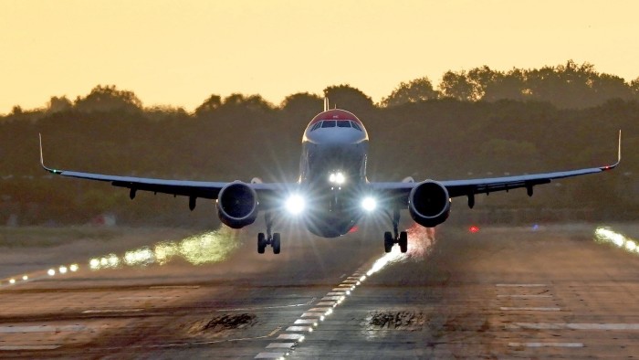 UK ministers set to approve Gatwick airport expansion