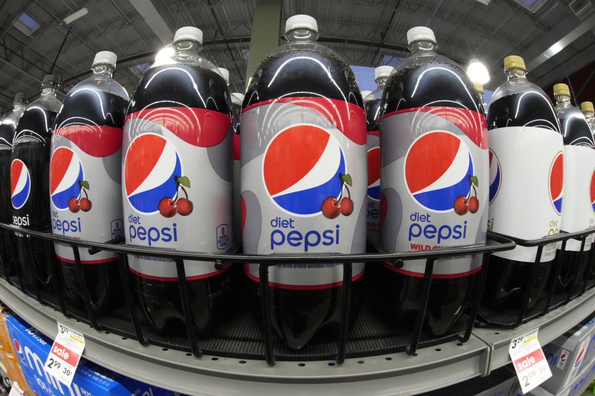 U.S. lawsuit accuses PepsiCo of price discrimination that favors Walmart over smaller stores