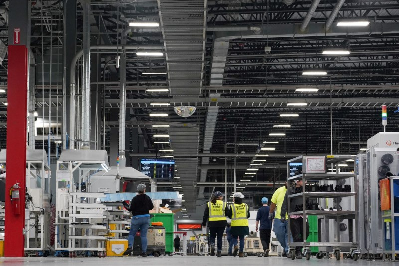 U.S. manufacturing output accelerated in December