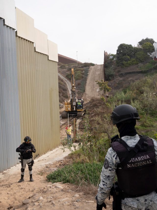US military sends troops to Mexican border amid Trump immigration crackdown Donald Trump News