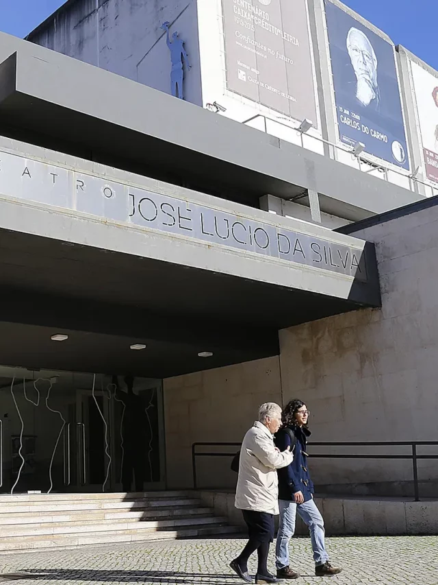 Um livro conta a história da construção do Teatro José Lucio da Silva