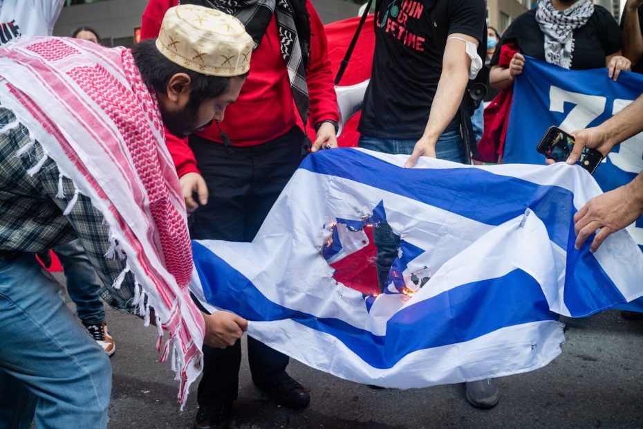 Um quarto do mundo apoia o Hamas. Uma em cada cinco pessoas nunca ouviu falar do Holocausto