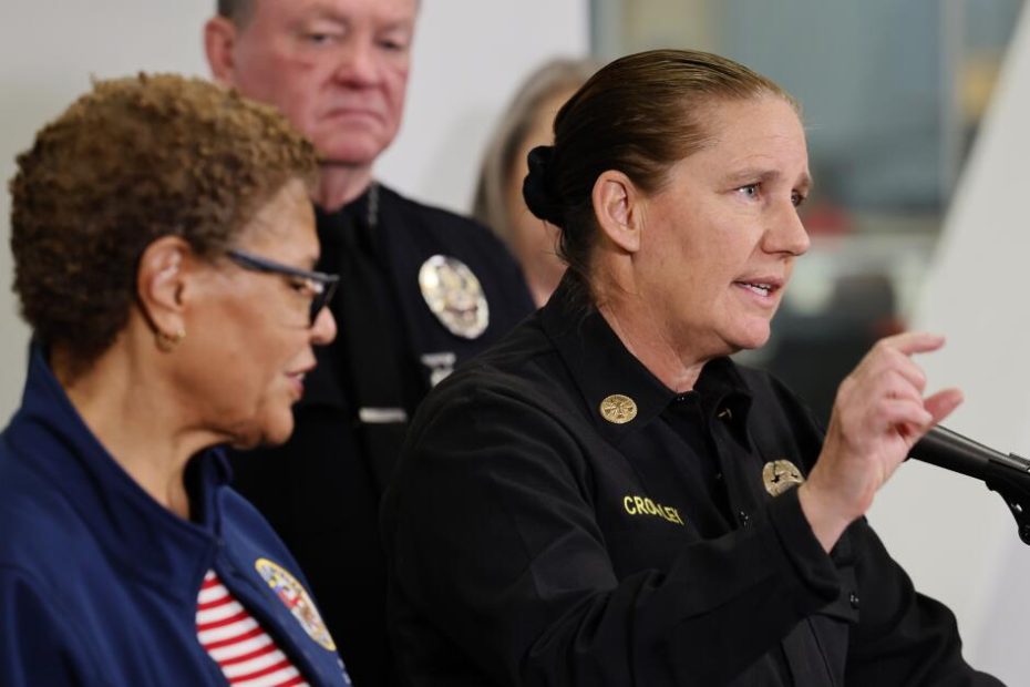 Unions rally in support of fire chief, denounce attacks on her performance