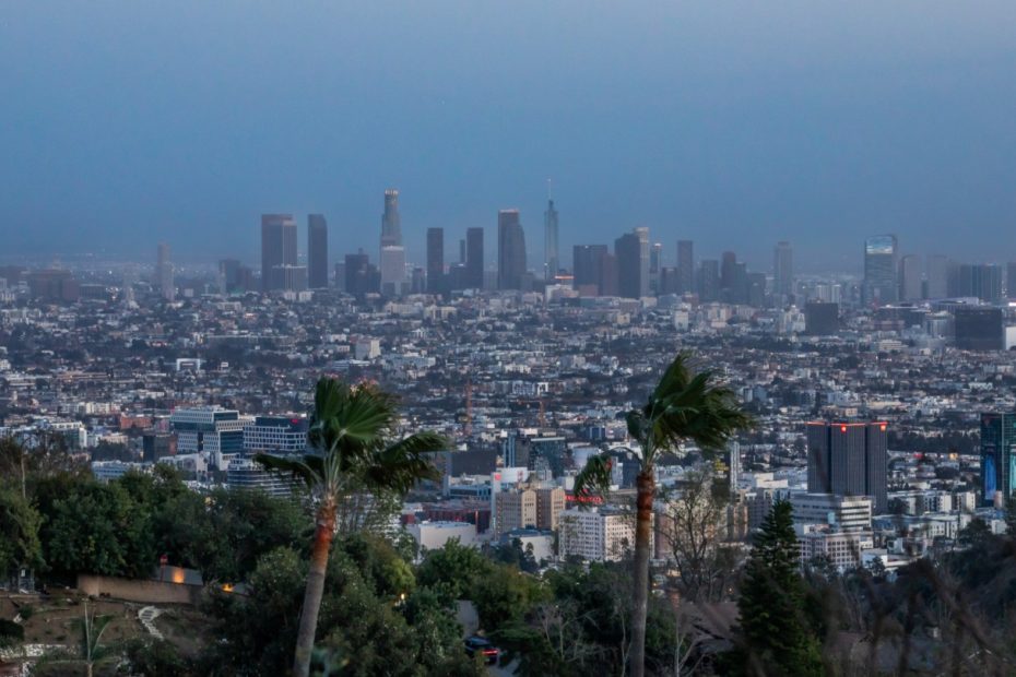 Verizon says network is 'holding up strong' amid California wildfires