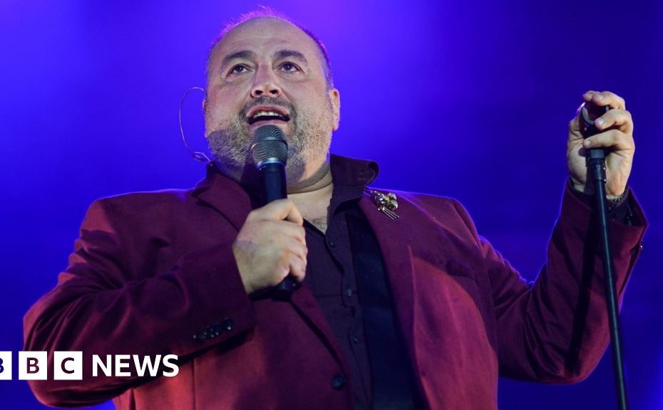 Wayne Evans apologizes for 'inappropriate' comments on tour