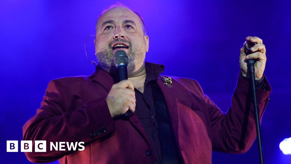Wayne Evans apologizes for 'inappropriate' comments on tour