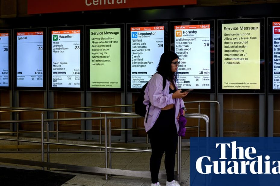 Wet, late and frustrated Sydney commuters say they're 'fighting' against unions | Transport