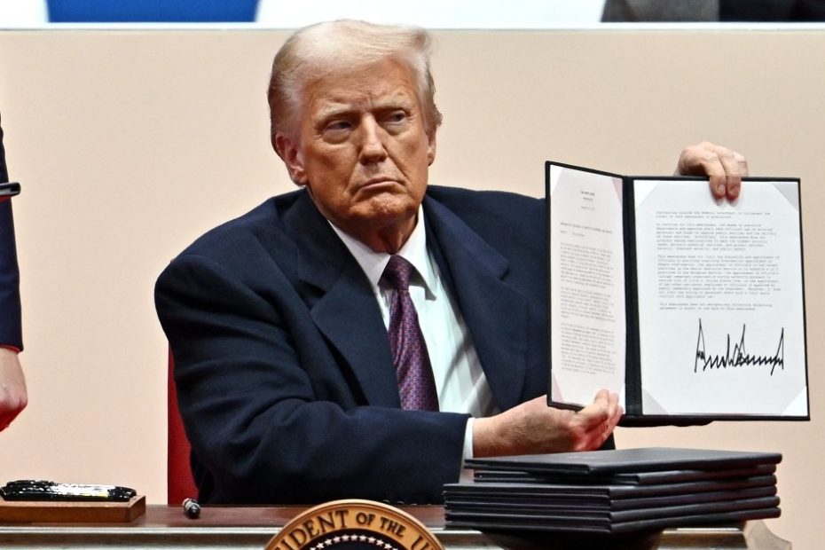 What is an executive order? What orders did Trump sign on day one? |Donald Trump News