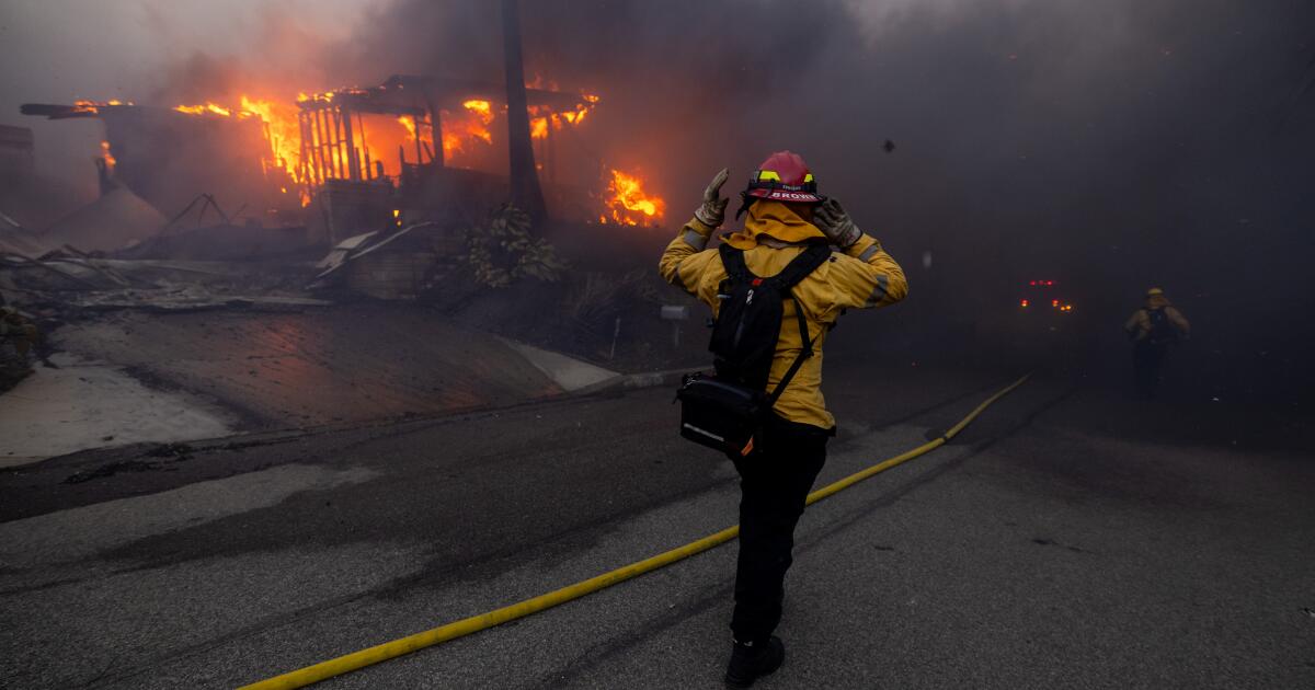 With dangerous winds forecast, LAFD prepositions to avoid Palisades fire failure