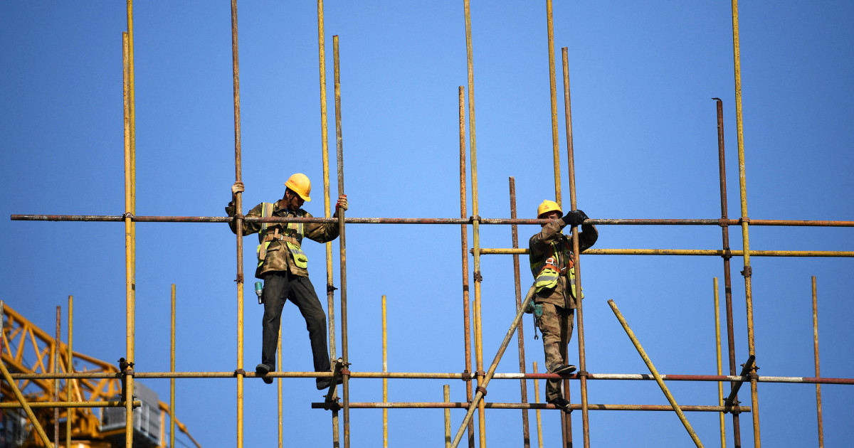 With the launch of economic stimulus measures, China's GDP annual growth rate reached 5%, in line with market and government expectations