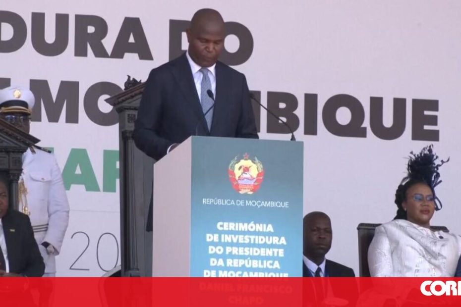 ‘Devemos dar o exemplo’: Daniel Chapo toma posse e abre ‘uma nova era’ para Moçambique
