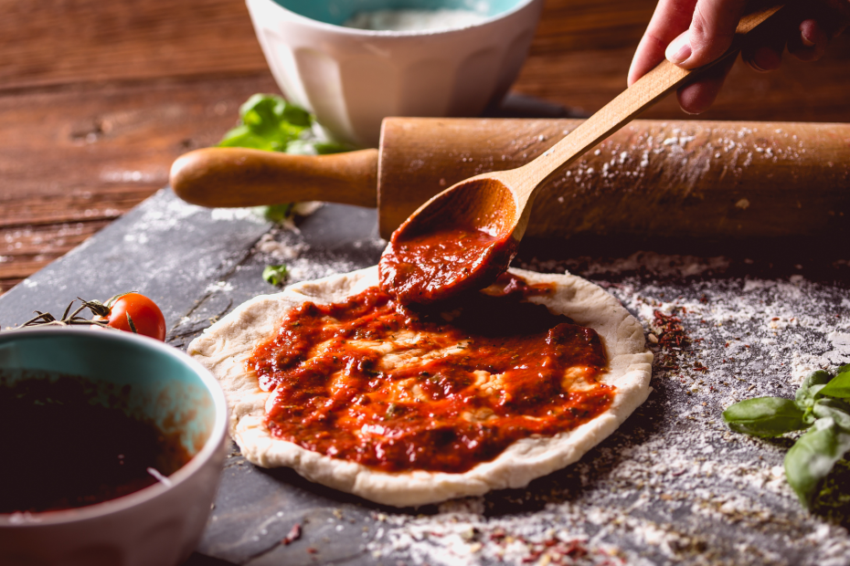 12 accessories and tools for baking pizza at home