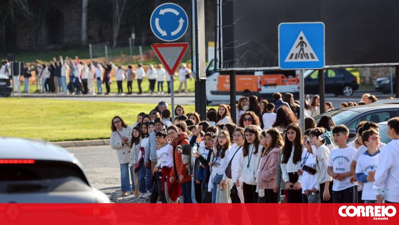 4,5 quilômetros de pessoas sensíveis à corda humana para prevenir o câncer de évora-sociedade