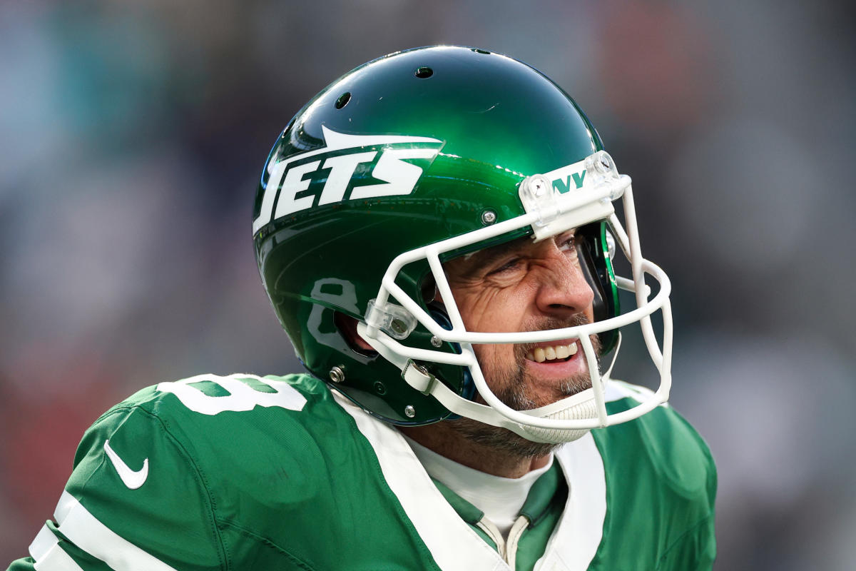 Can Aaron Rodgers succeed in becoming a 40 QB? Unless your name is Tom Brady