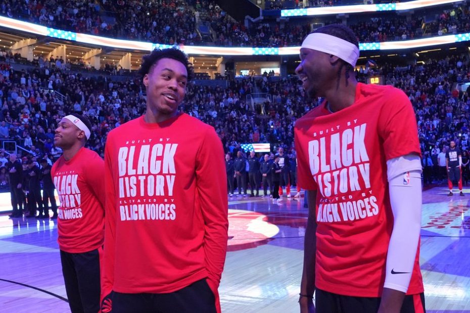 Canadian Sports Fans Boo U.S. National Anthem