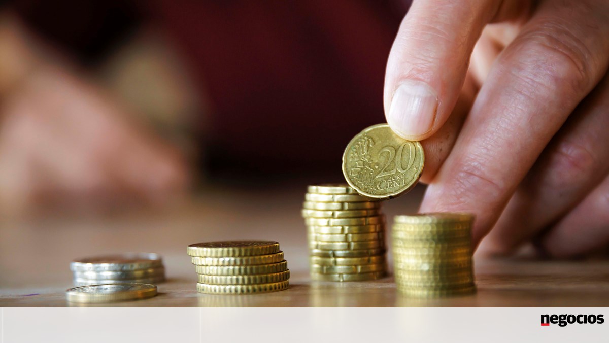 Os juros dos depósitos caíram em 15 meses. Março foi de 1,69% – investidores privados