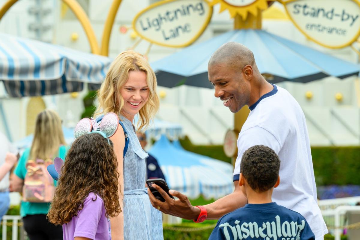 Disney stock investors' 3 dates in February