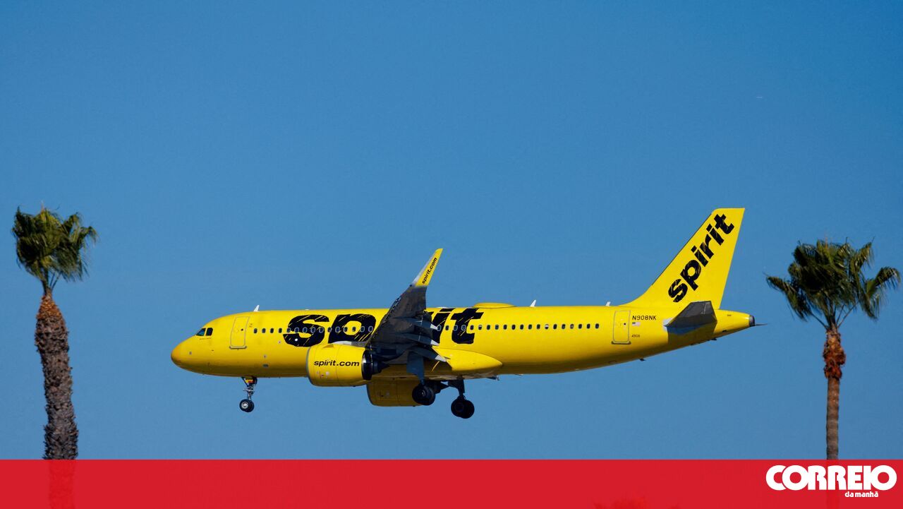 “Exposição de seios ou outras partes íntimas”: as companhias aéreas são proibidas para os passageiros de colocar roupas inadequadas-o mundo