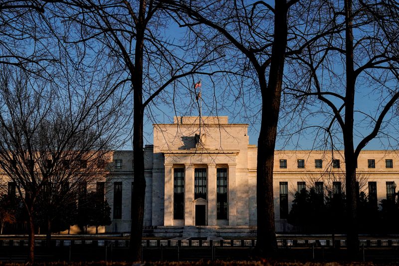 Fed policy report marks a stable economy, a rising market