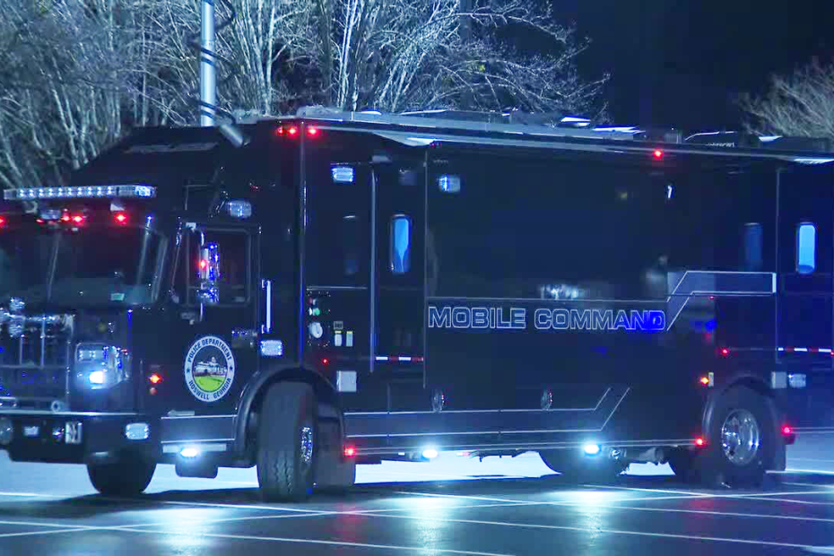 Georgia police officer fired, killed in response to shopping