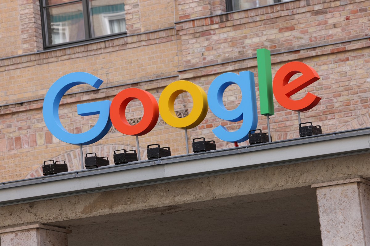 Google's new “simplified” feature uses AI to make dense text easier to understand