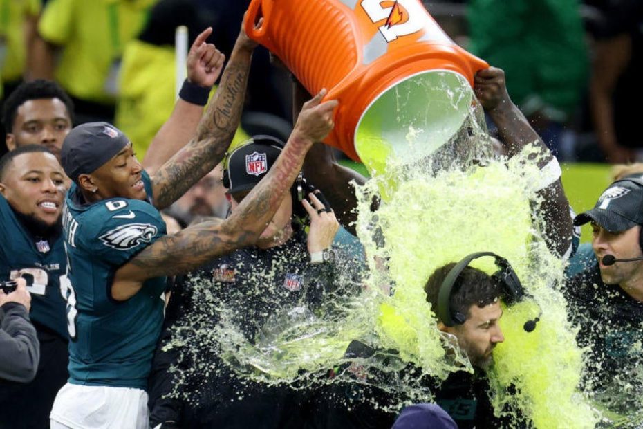 Hawks deny Chiefs win three consecutive championships by 40-22