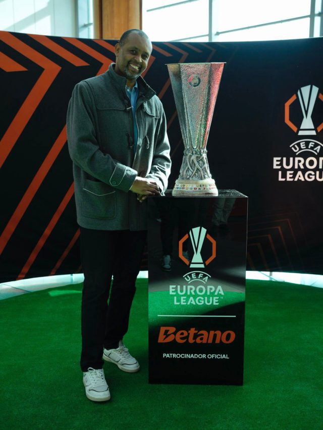 Hulton: «Mudará para a equipe para continuar apoiando a equipe”