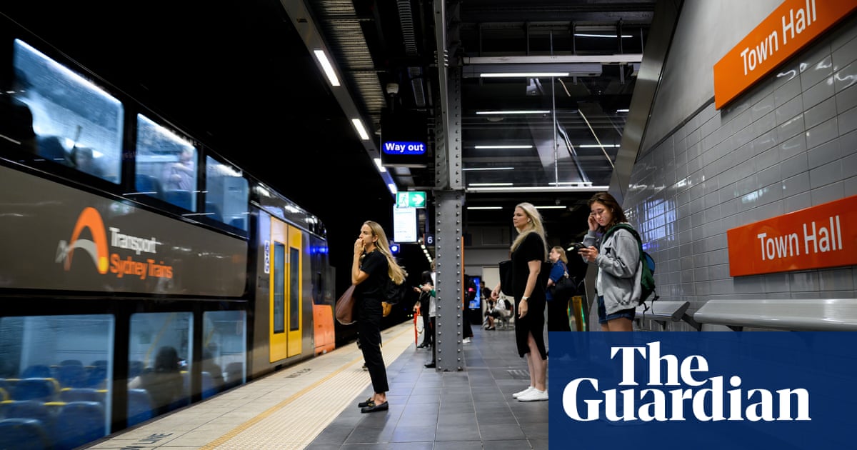 Hundreds of Sydney trains have been cancelled as negotiations between the NSW government and railway workers paused | Sydney