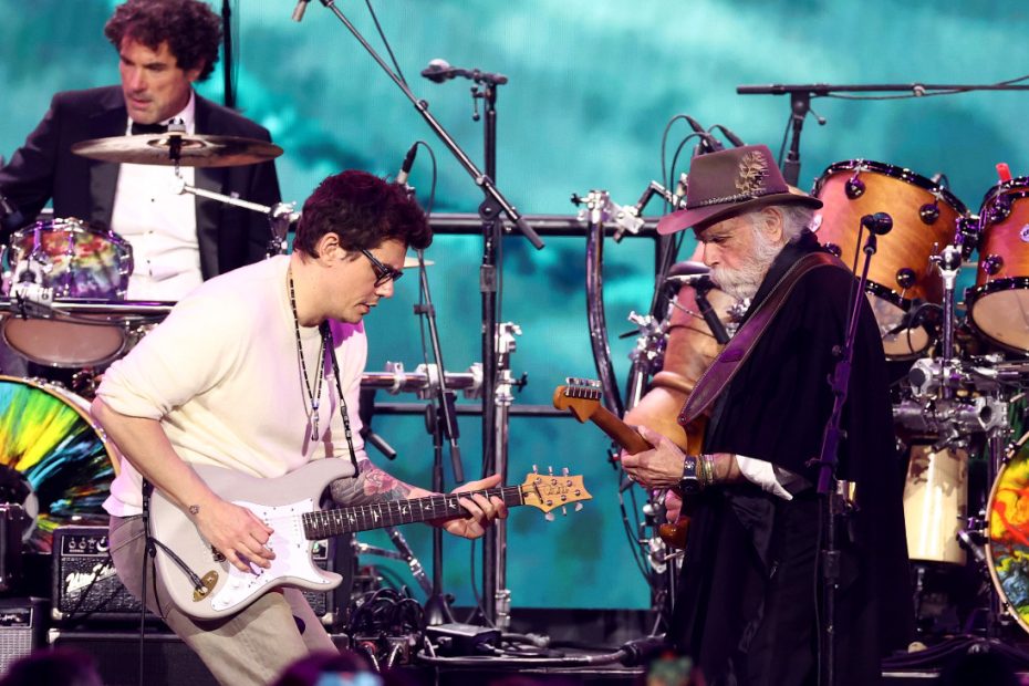 In the grateful "Dead Music", with John Mayer, Woody Harrelson (Woody Harrelson)