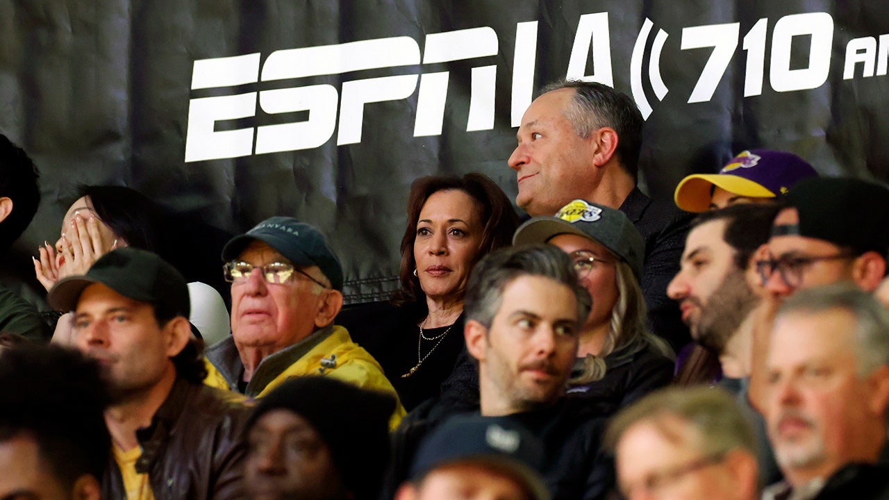 Kamala Harris receives cold reaction in Lakers game
