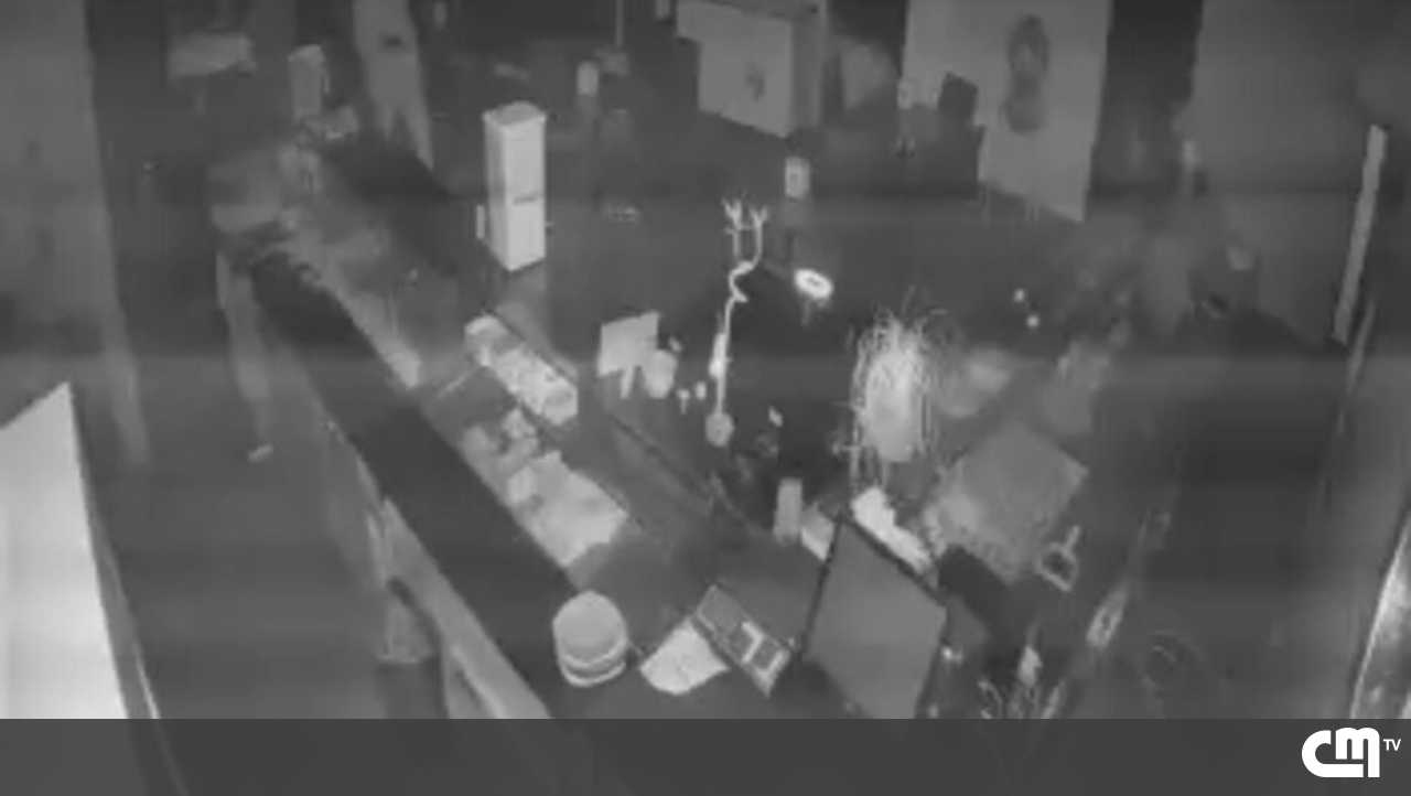 Ladrão livre depois de roubar lojas de pastelaria em Ourm – Vídeo