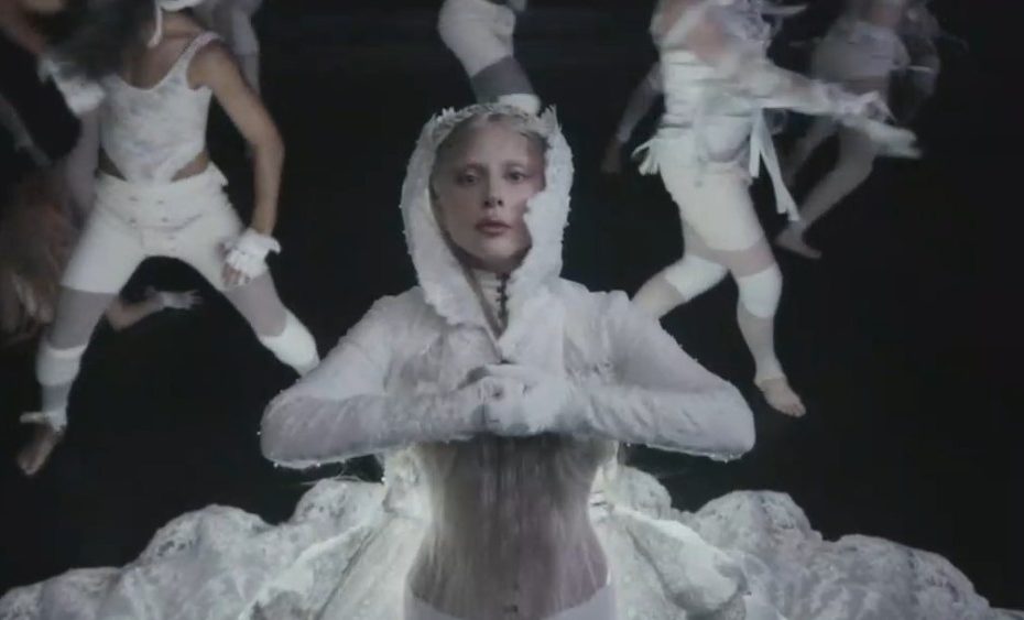 Lady Gaga debuted for the first time and video "Abracadabra" for the first time during the Grammy Award.