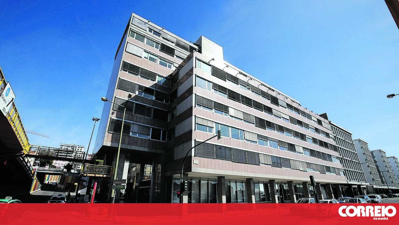 Lisboa e Educação Educacional de Tagas Valley representa funções de acumulação ilegal como líder escolar-social