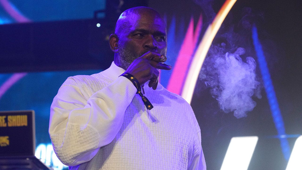 NFL Lawrence Taylor recalls Stern warning that he gave Joe Montana to Joe Montana in frank confrontation