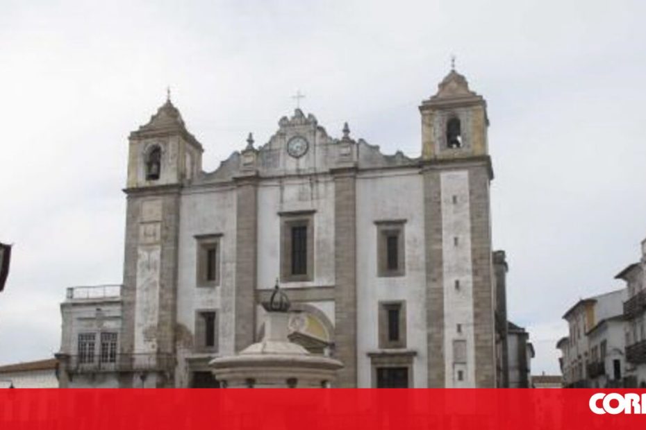 O candidato da CDU à Câmara de Comércio da Évora acusou o governo de sabotar um novo hospital - política
