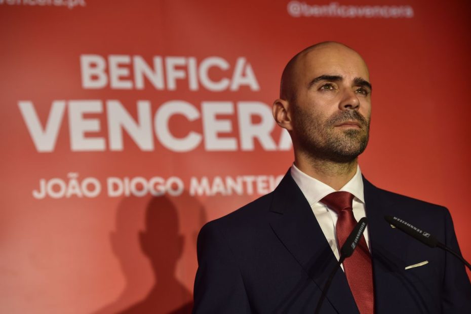 O candidato presidencial do Benfica busca respostas de Rui Costa