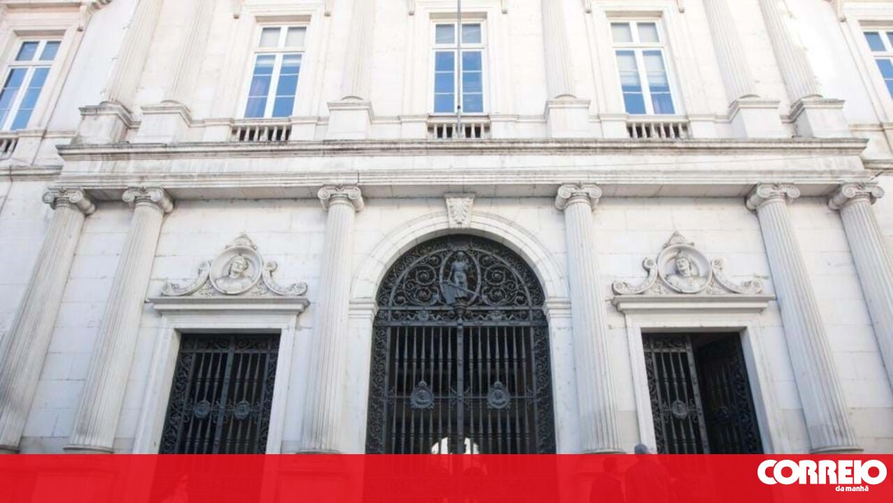O réu suspeito de tráfico de drogas em Koimibra permanece em silêncio no julgamento do julgamento