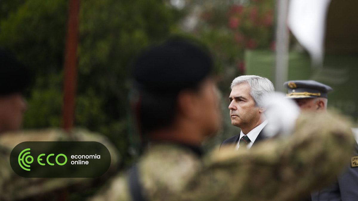 O ministro da Defesa alerta o estilo de vida ocidental em risco e questiona o futuro