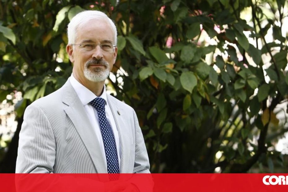 O prefeito Coimibra foi desviado para os fundos públicos "Estudo" quando foi presidente da Portugal