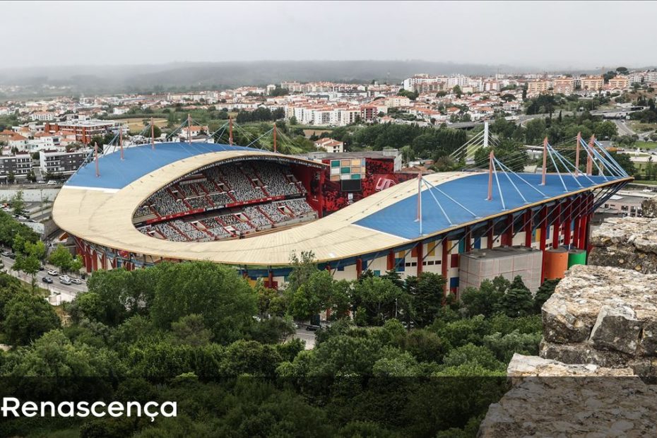Os apoiadores de Leiria atacam a equipe de arbitragem confirmou