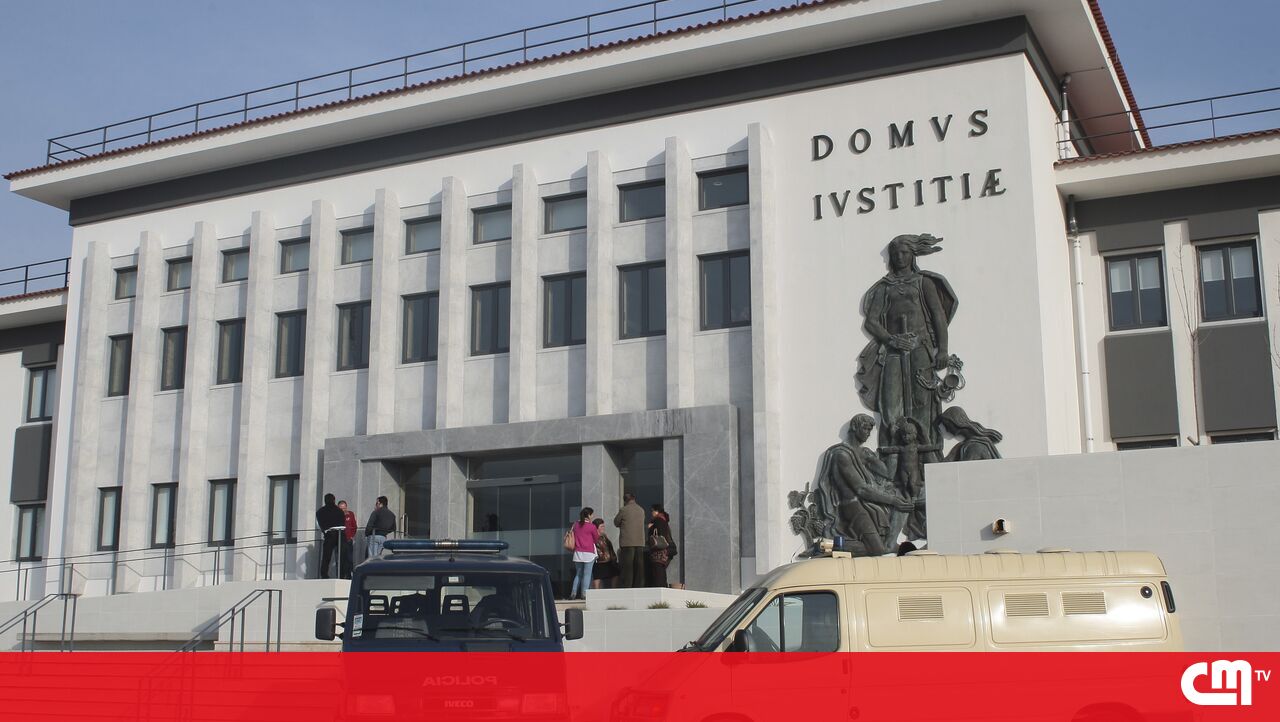 Os homens usam a colher de pedreiro para tentar matar os concorrentes de Vila Nova da Barquinha