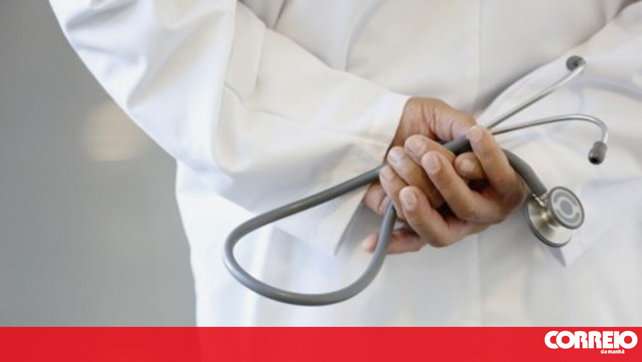 Devido à greve dos assistentes de saúde – sociedade, hospitais com serviço minimamente