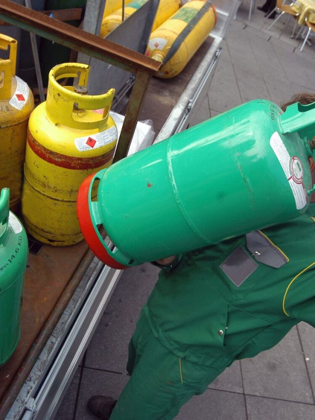 Os preços da gasolina continuam a subir: a 35 euros, 10 cilindros e 10 peças de preços da gasolina foram aplicados. Na Espanha, o estado “até subsídios”