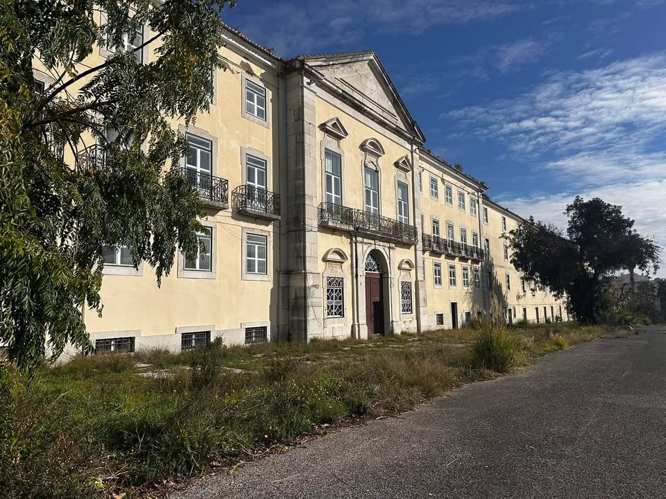 Os veteranos relatam 'abandonados' de instalações antigas em Ajudy em Lisboa |