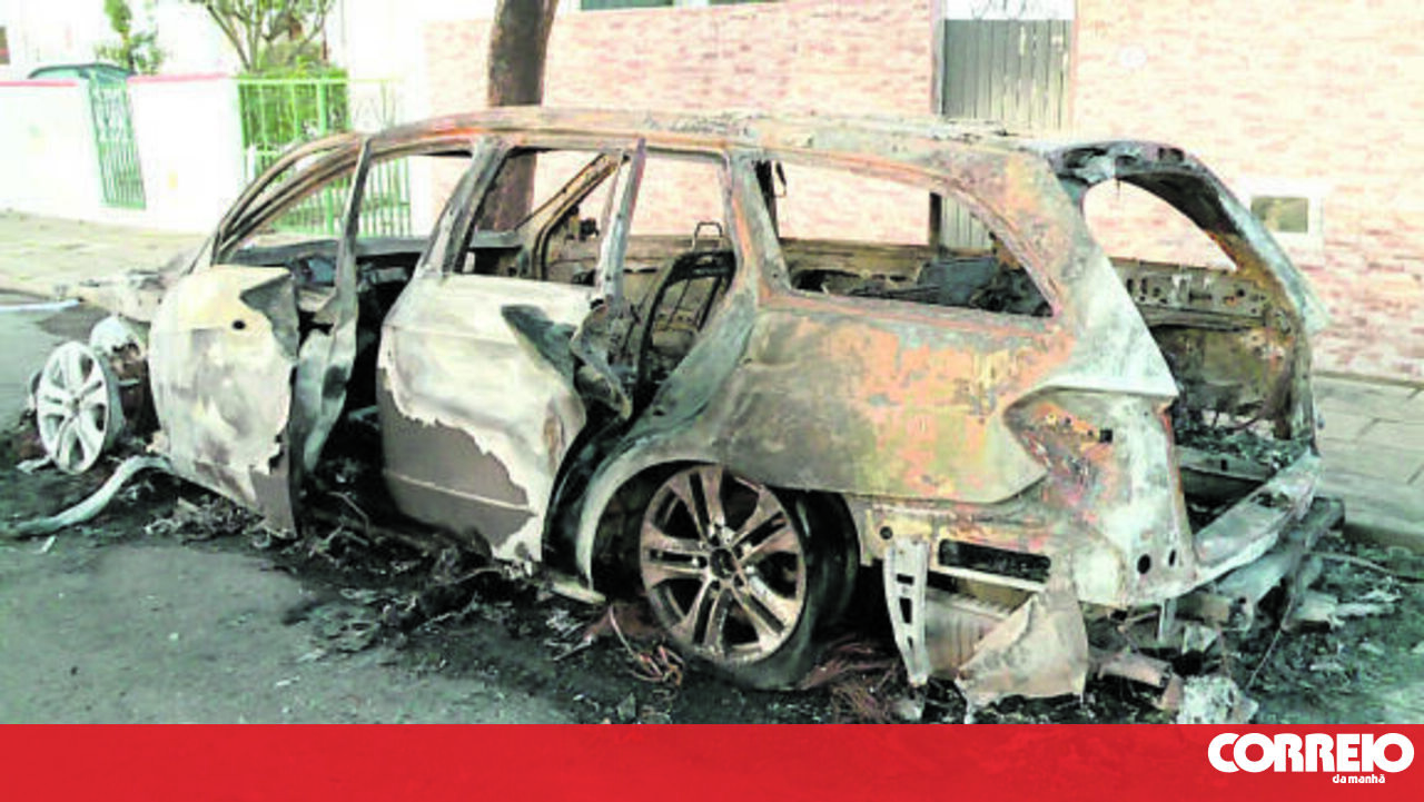 PSP de Beja identificou três suspeitos de incêndio dirigindo um carro – Portugal